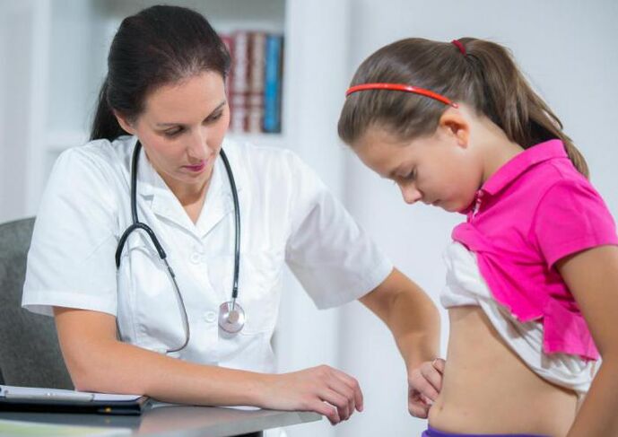 A child with suspicion of a helminthian invasion at a doctor's appointment